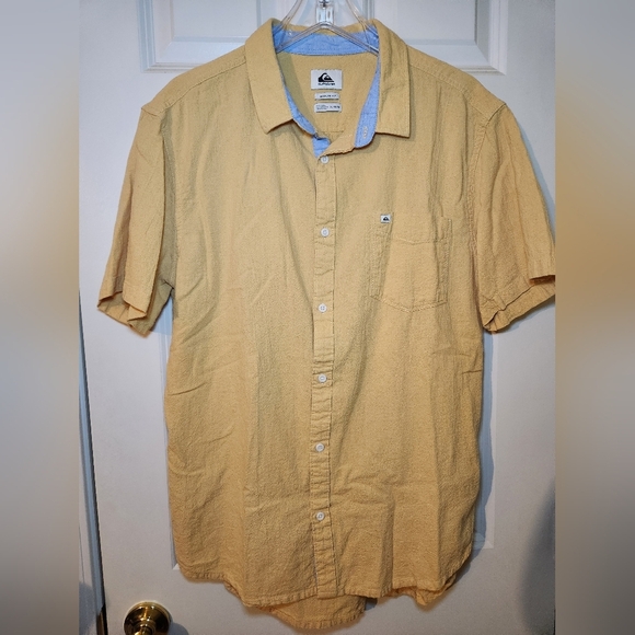 Quiksilver Mens XL Button Front Short Sleeve Shirt Yellow Pocket Modern Fit - Picture 1 of 7